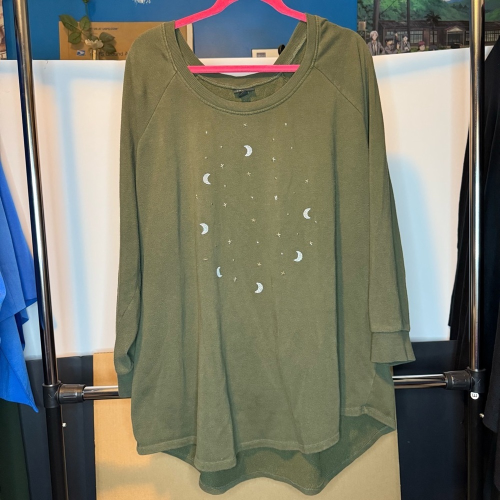 Torrid size 3(22/24) Olive Green Celestial Crew Neck Sweatshirt